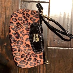 Coach Wristlet in leopard